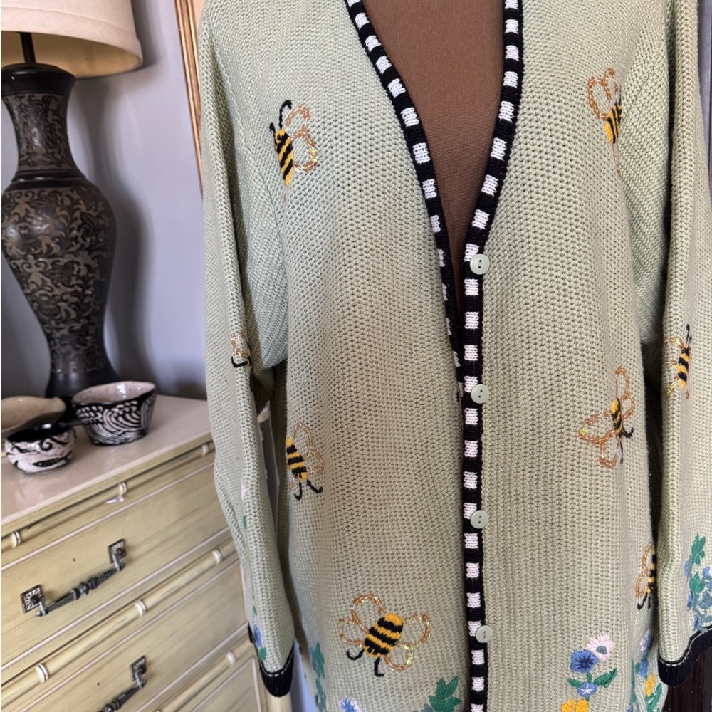 Vintage Quacker Factory Women’s Light Green Bee-Embroidered Cardigan Sweater